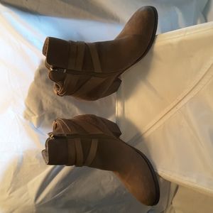 Antelope Suede and leather ankle boots